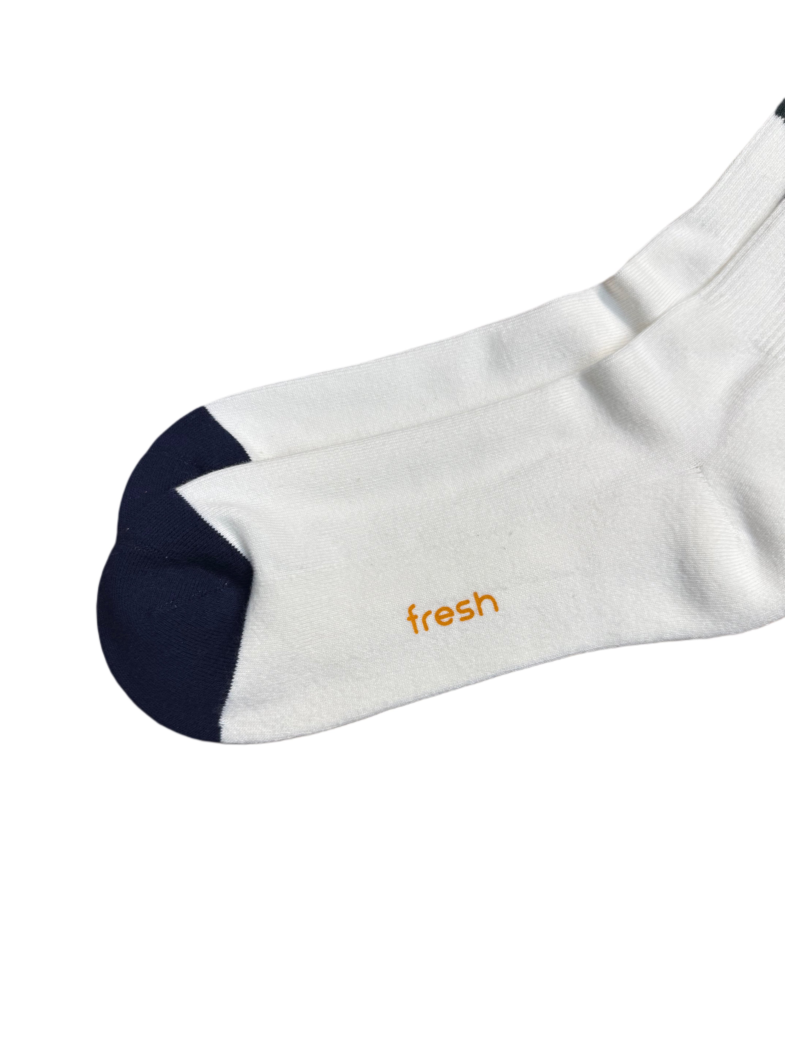 FRESH Cardigan Lovers Cotton Mid-Calf Lenght Socks in White Navy