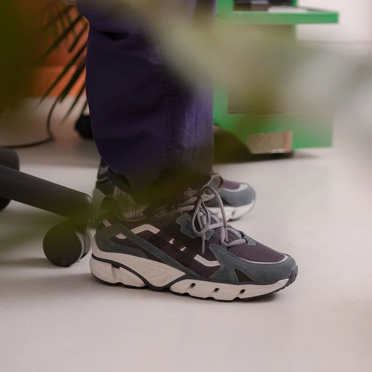 KARHU Super Fulcrum India Ink Black