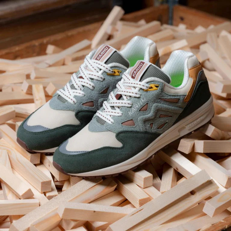 KARHU Legacy 96 x MÖLKKY Corona d'alloro Tortora caldo