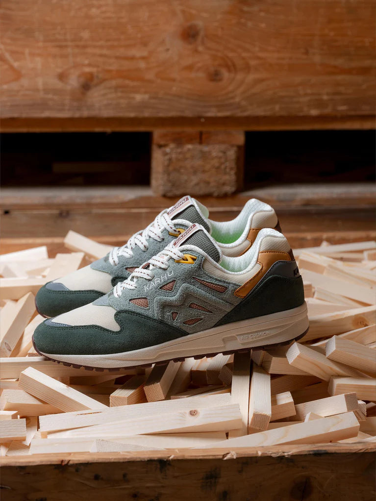 KARHU Legacy 96 x MÖLKKY Corona d'alloro Tortora caldo