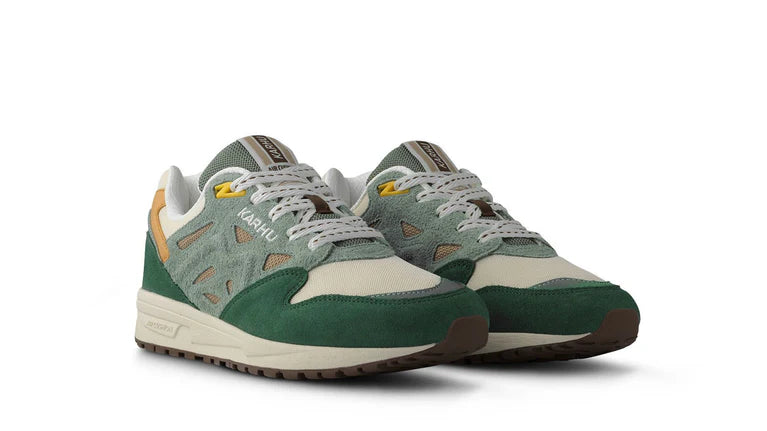 KARHU Legacy 96 x MÖLKKY Corona d'alloro Tortora caldo