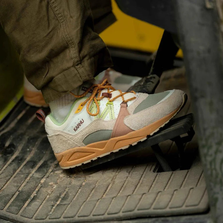 KARHU Fusion 2.0 x MÖLKKY Turtledove Shadow Lime
