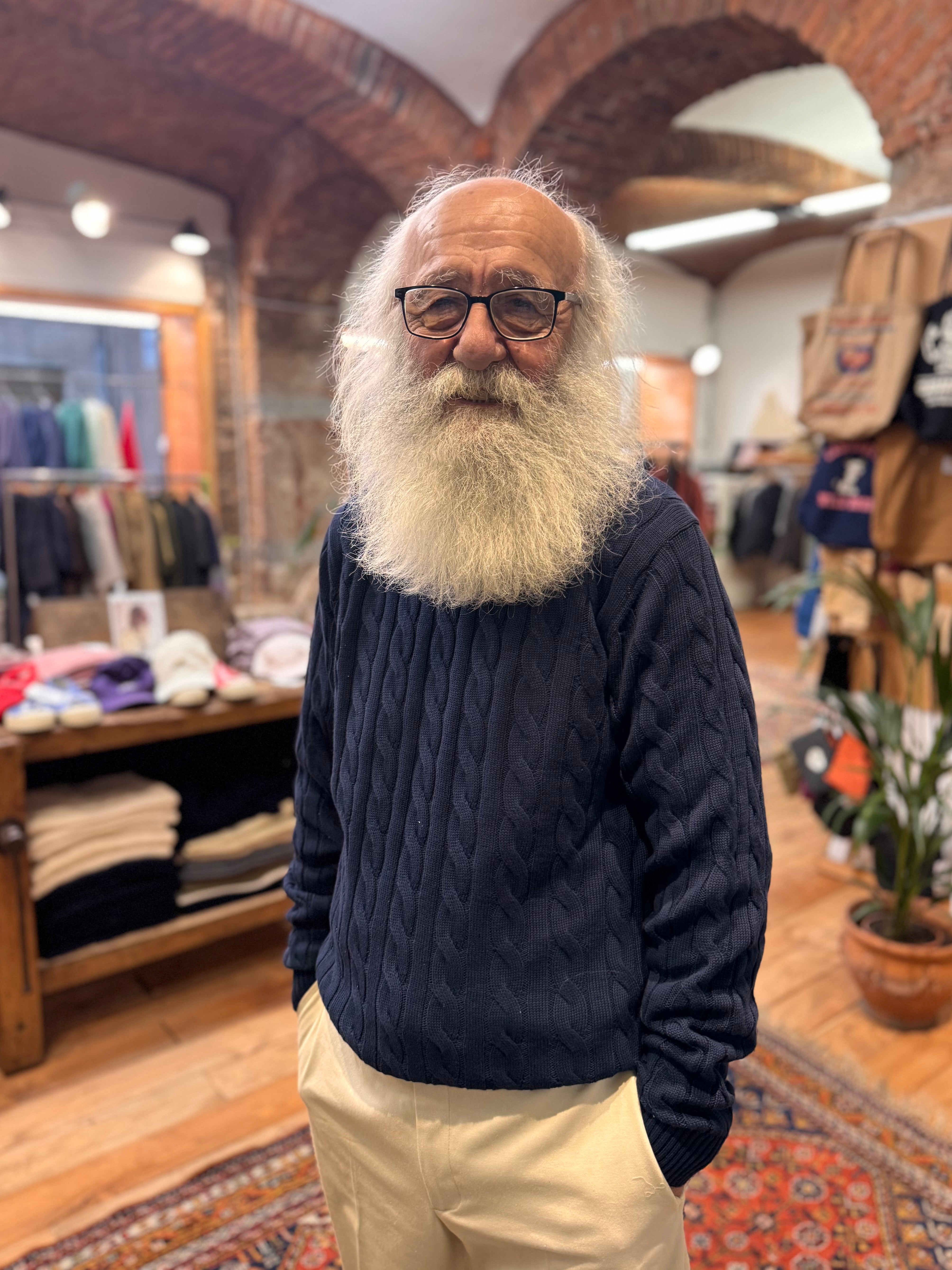 Pull en maille torsadée en coton marine NEUF
