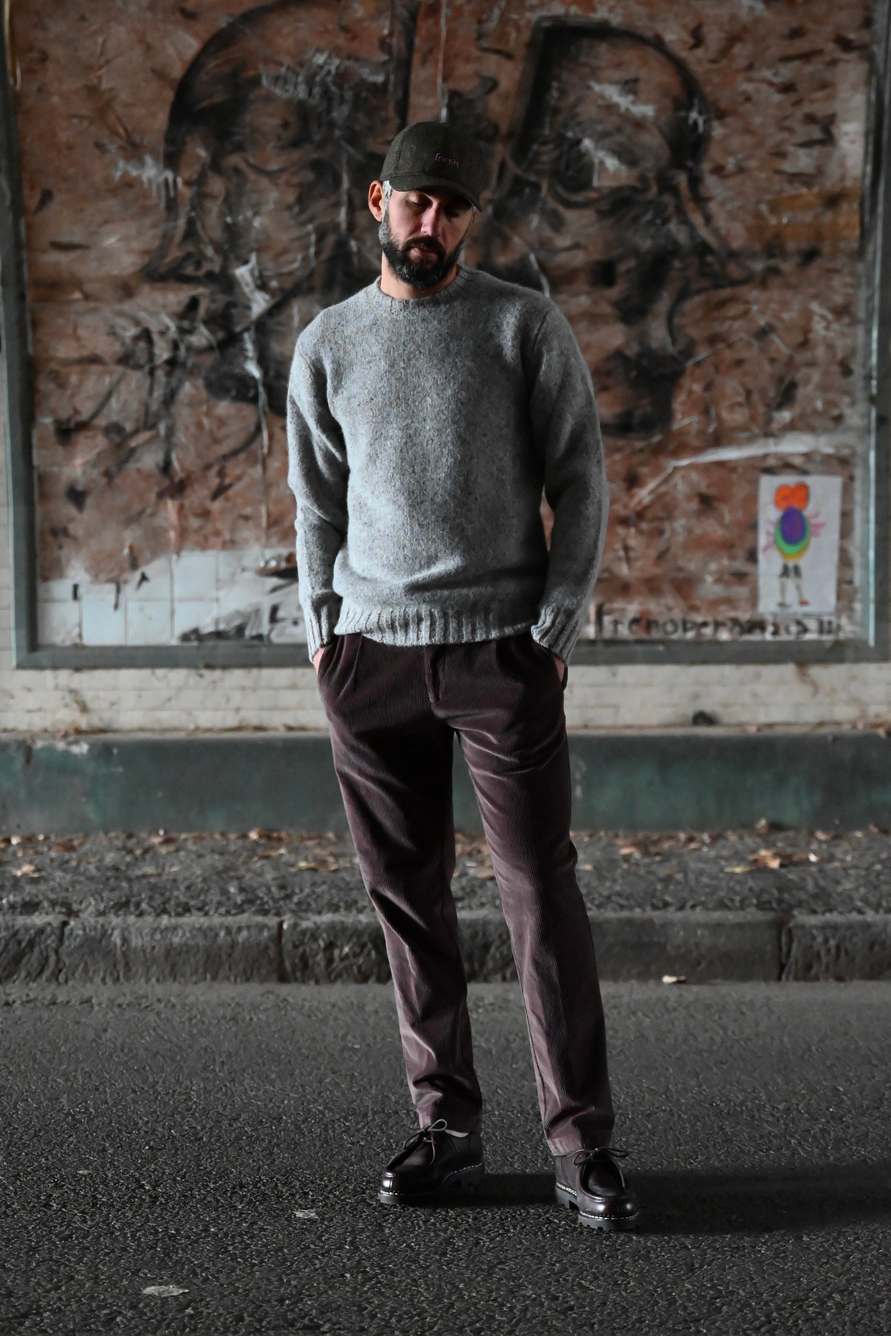 FRESH Pantalon chino plissé en velours côtelé marron