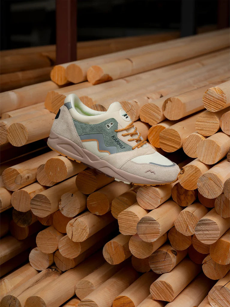 KARHU Aria 95 x MÖLKKY Turtledove Iceberg Green