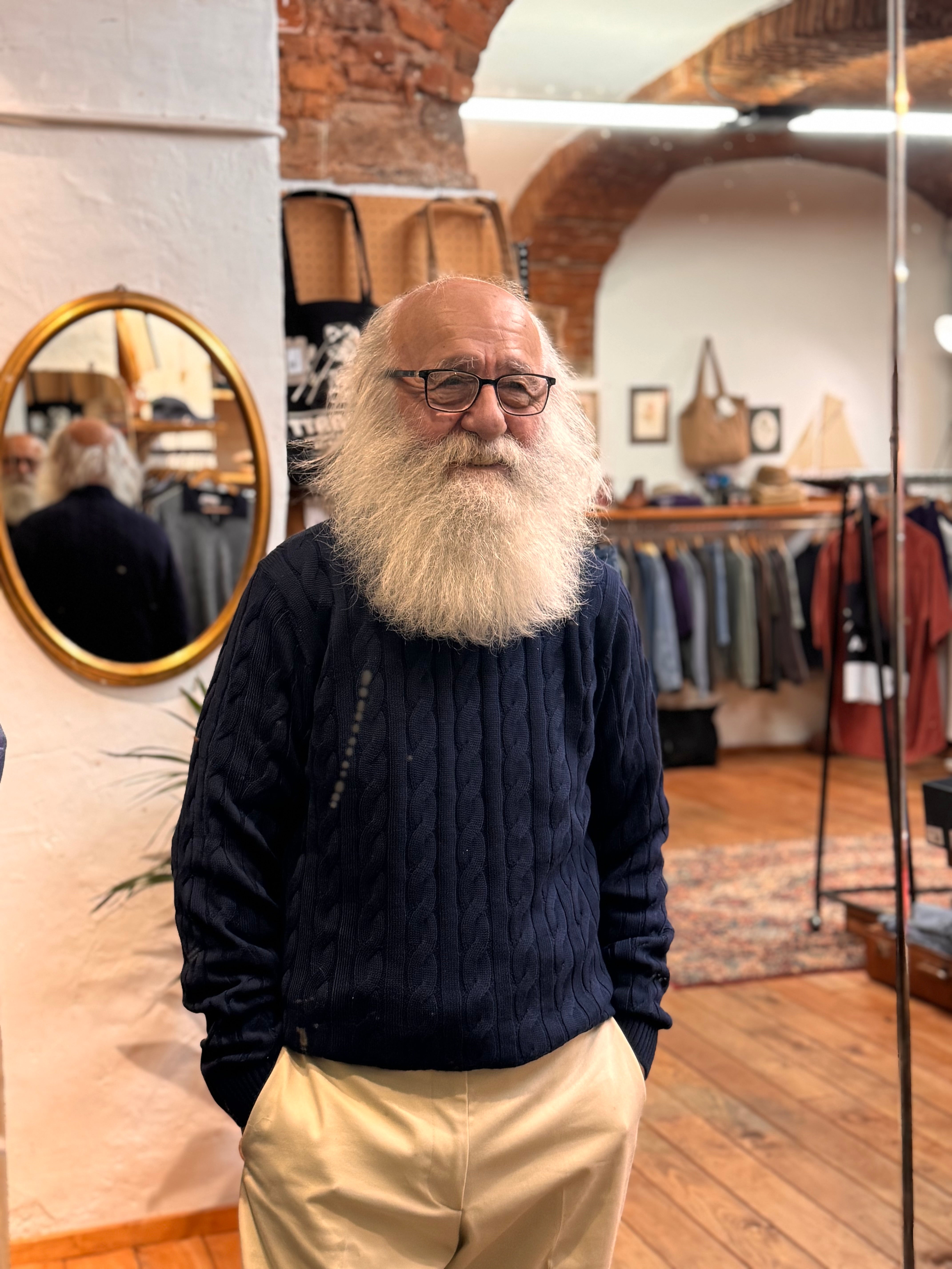 Pull en maille torsadée en coton marine NEUF