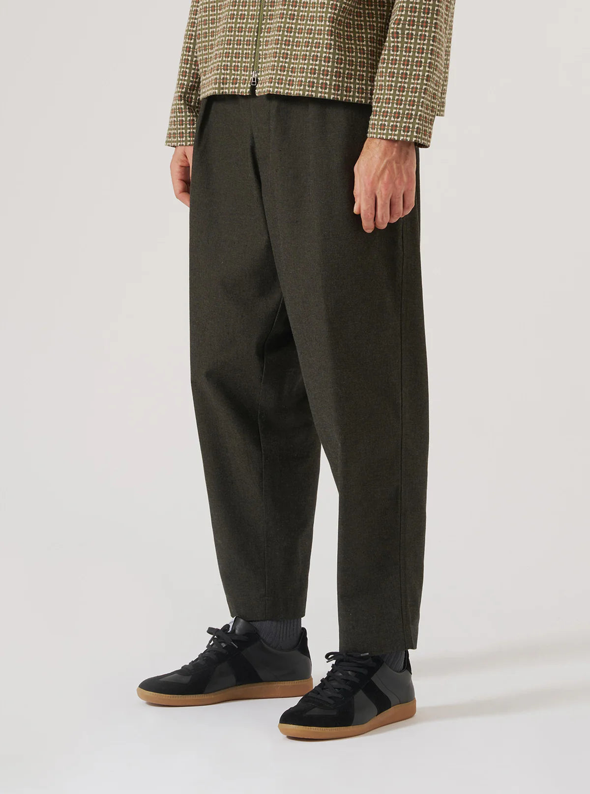 UNIVERSAL WORKS Olive Lucca Suiting Three Button Jacket