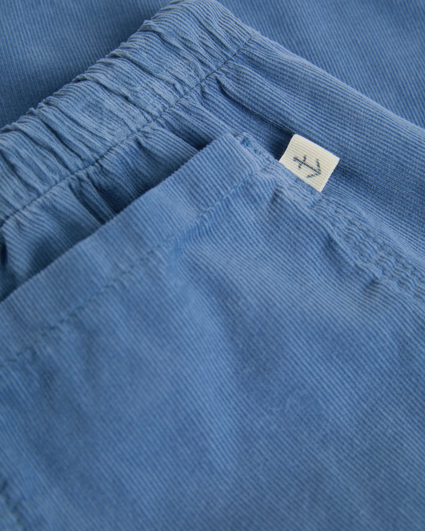 LA PAZ Formigal Shorts In Indigo Baby Corduroy