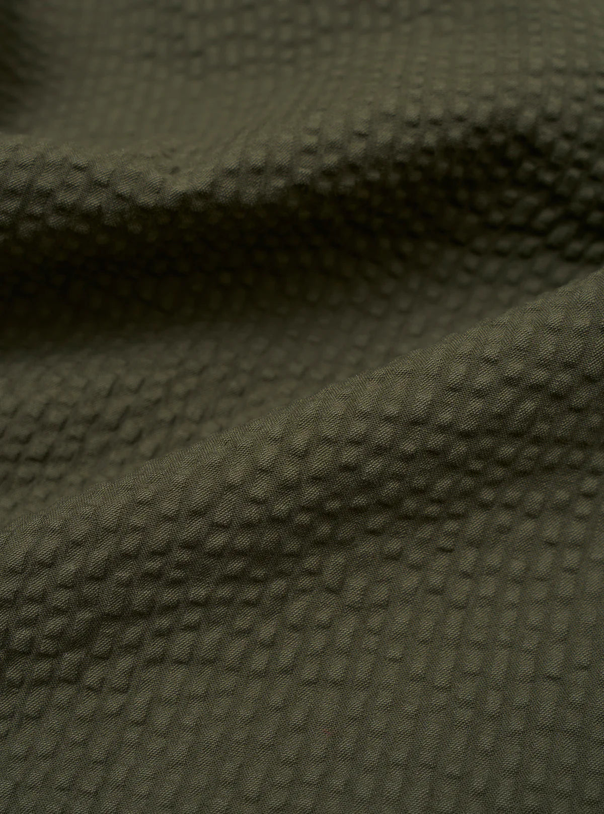 UNIVERSAL WORKS Chino Militare Seersucker Merida Oliva