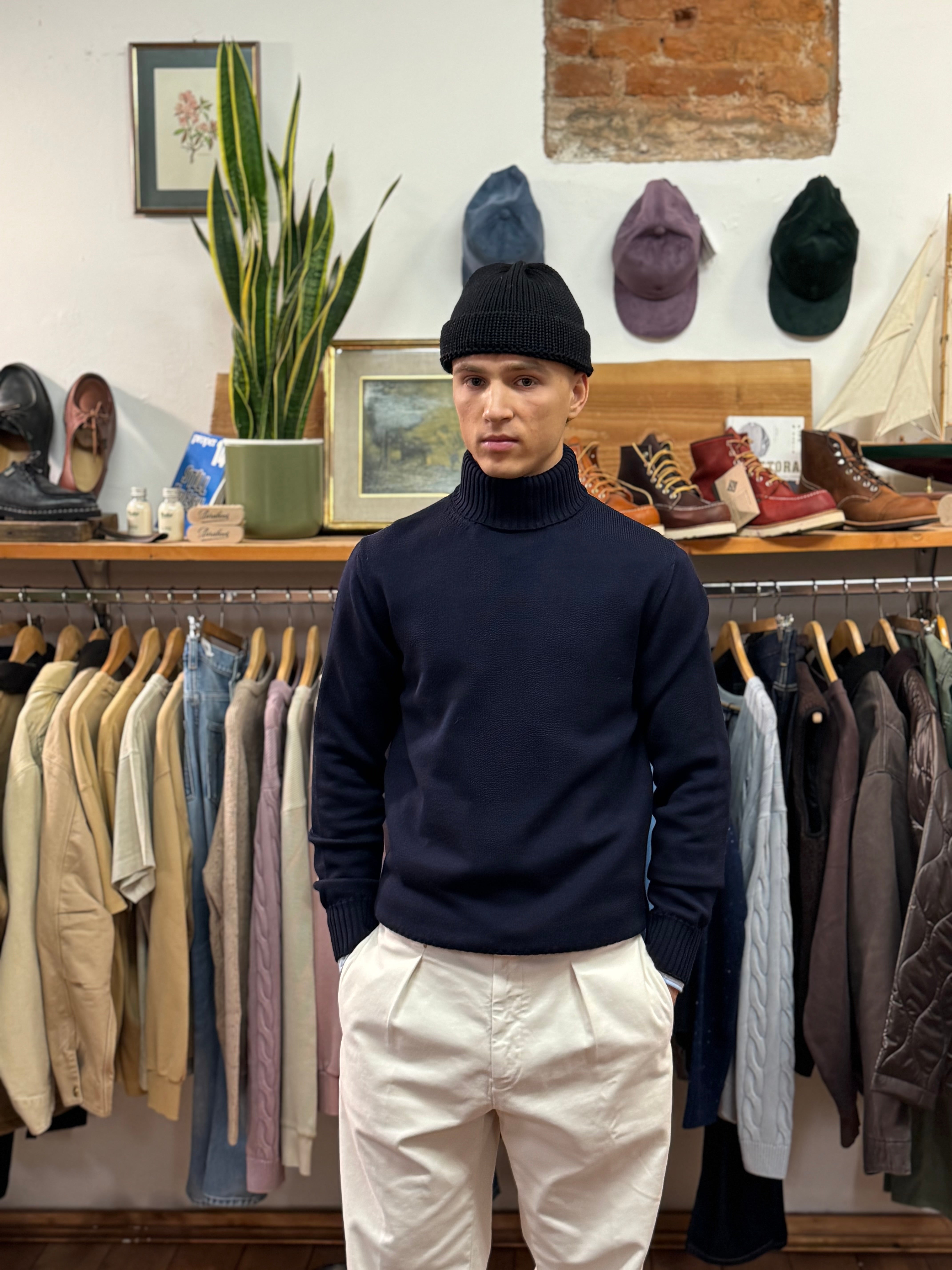 FRESH Connery MerIno Wool Roll Neck in Navy