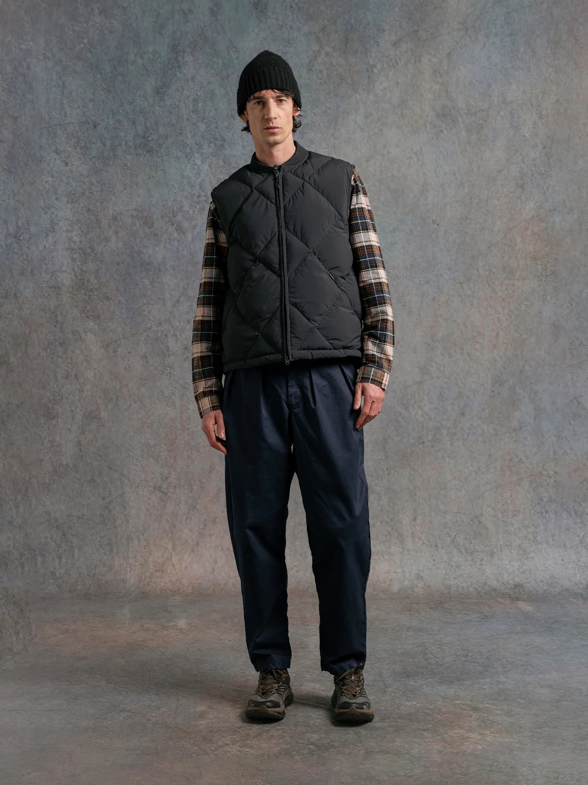 KESTIN Linton Vest in Charcoal Recycled Nylon