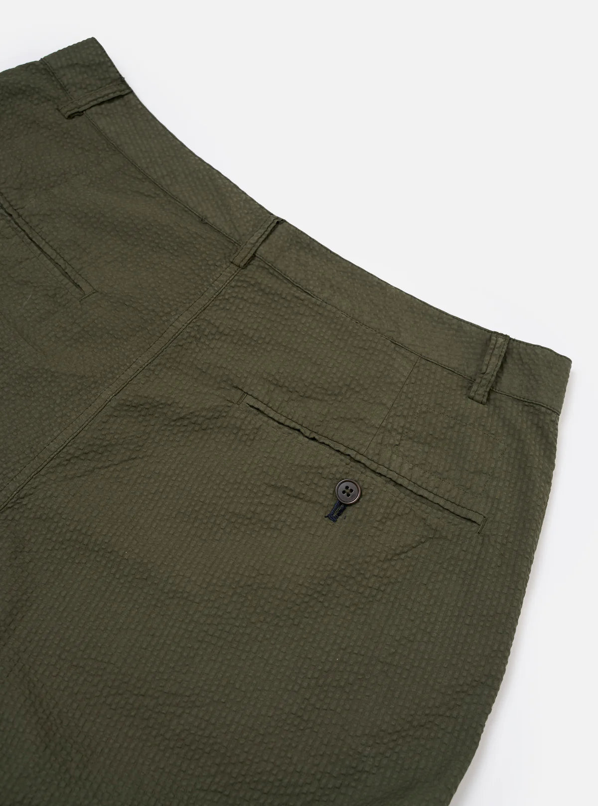 UNIVERSAL WORKS Chino Militare Seersucker Merida Oliva