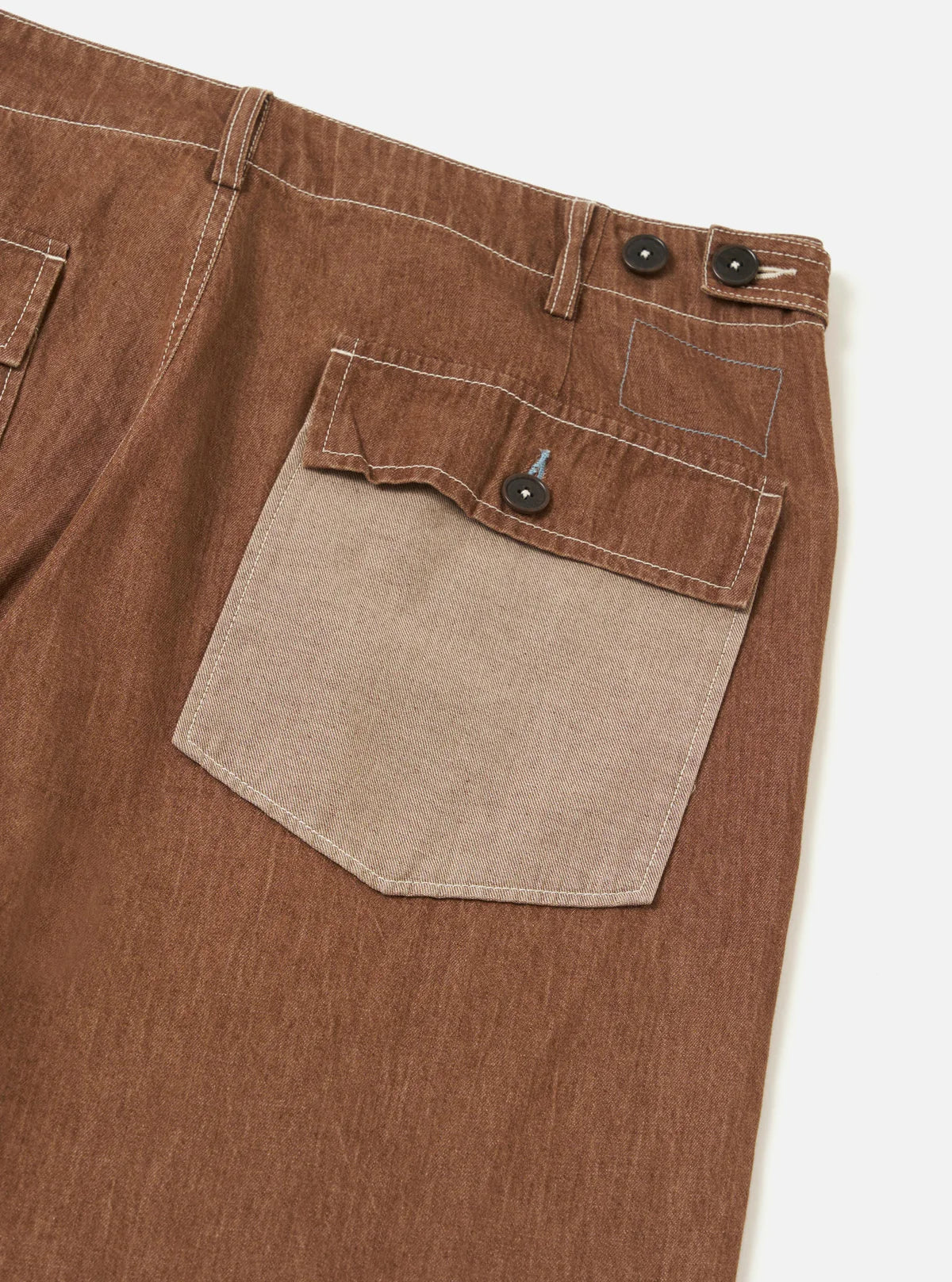 UNIVERSAL WORKS Pantalone Fatigue Meco Denim con Patch Marrone