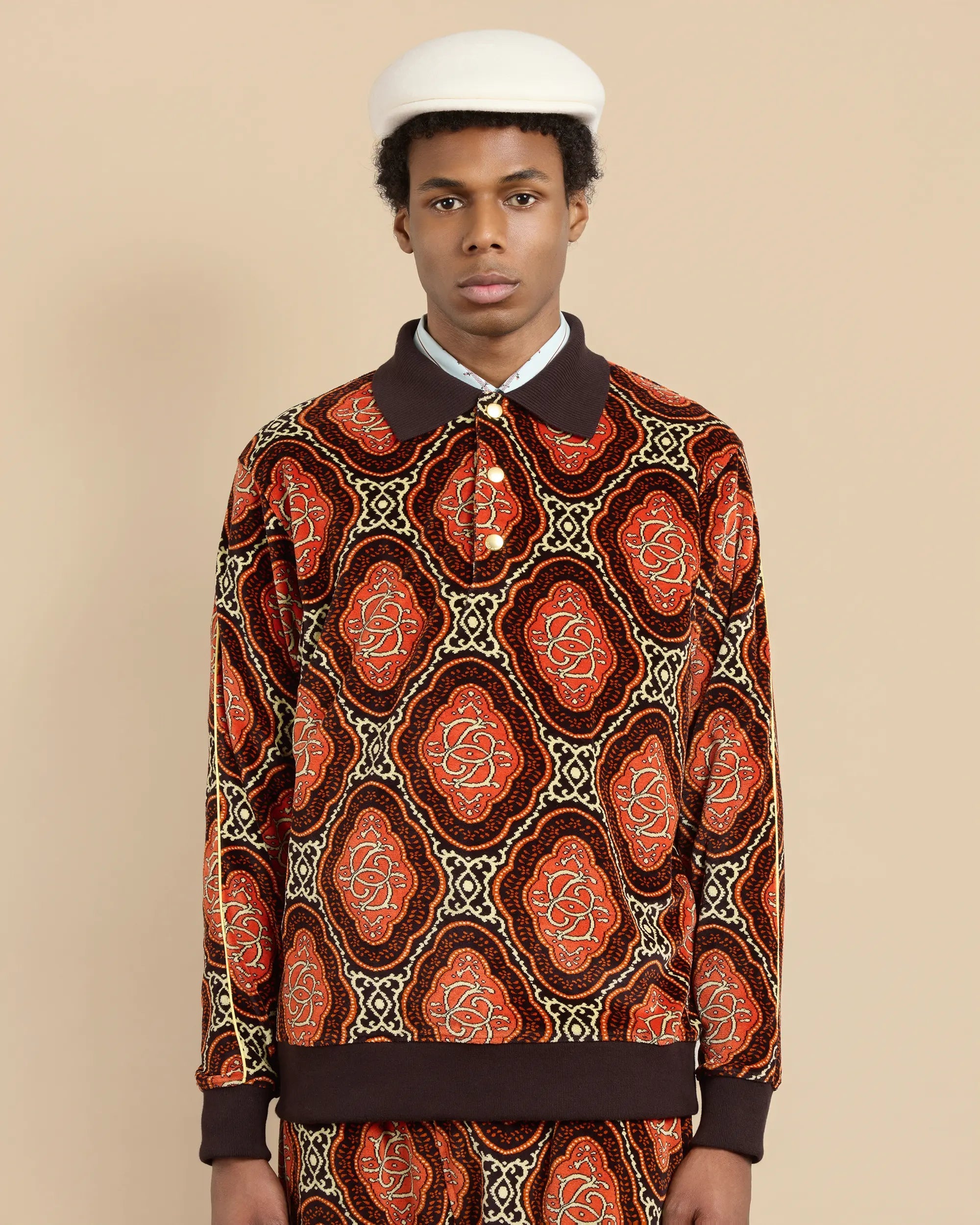 DRÔLE DE MONSIEUR Le Polo Velours Médaillon Brown
