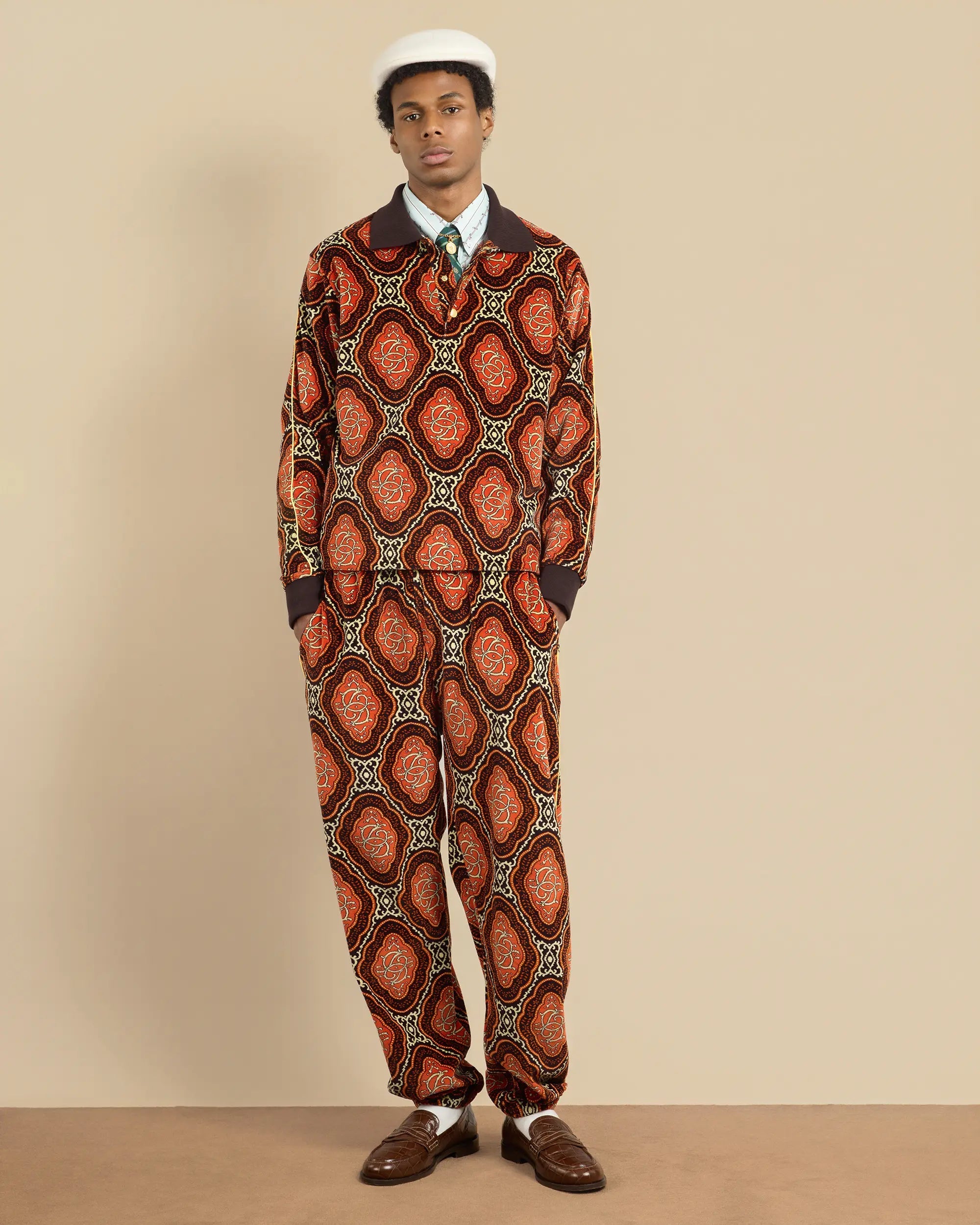 DRÔLE DE MONSIEUR Le Polo Velours Médaillon Brown