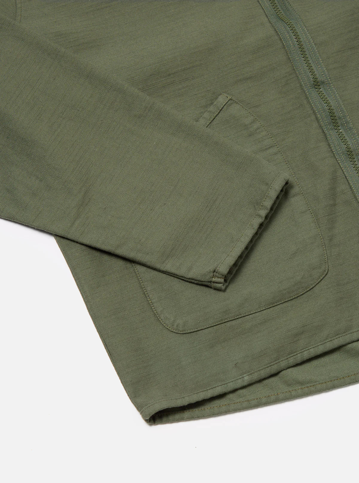 Giacca con zip UNIVERSAL WORKS in raso slub color oliva