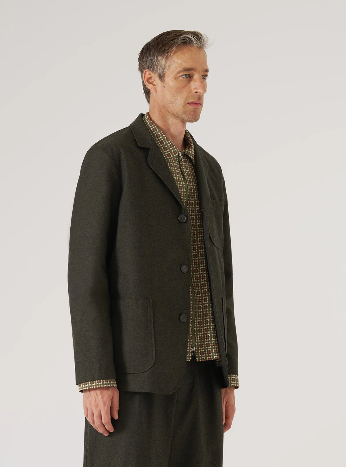 UNIVERSAL WORKS Olive Lucca Suiting Three Button Jacket