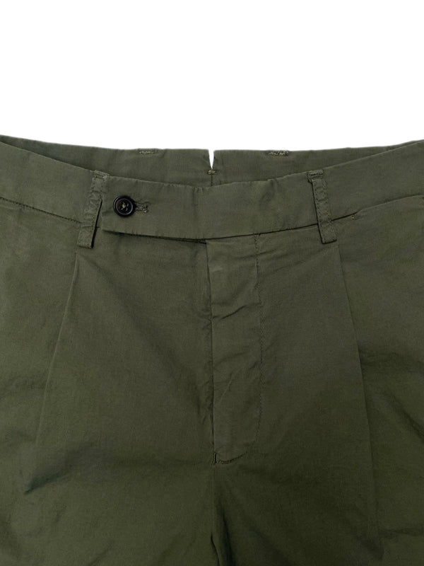 FRESH Cotton One-Pleat Shorts In Military Green